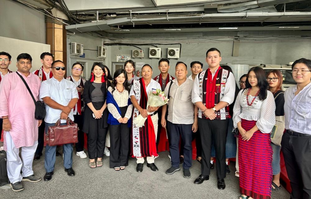 A delegation from the Delhi Ao Kaketshir Telongjem (DAKT) welcomed S Supongmeren Jamir, the newly elected Member of Parliament for the Lok Sabha, upon his arrival at Delhi Airport on June 7. In a brief programme held at the airport, DAKT President Yimjungjungshi Sanglir extended congratulations to Supongmeren and expressed optimism about the future under his leadership. Sanglir highlighted the aspirations of the Nagas in Delhi, emphasising their hope to achieve new heights and work collectively towards the betterment of society. Supongmeren expressed his gratitude to the delegation for their reception. He assured the delegates of his unwavering support towards their initiatives and emphasised his commitment to serving the community and advancing their interests.